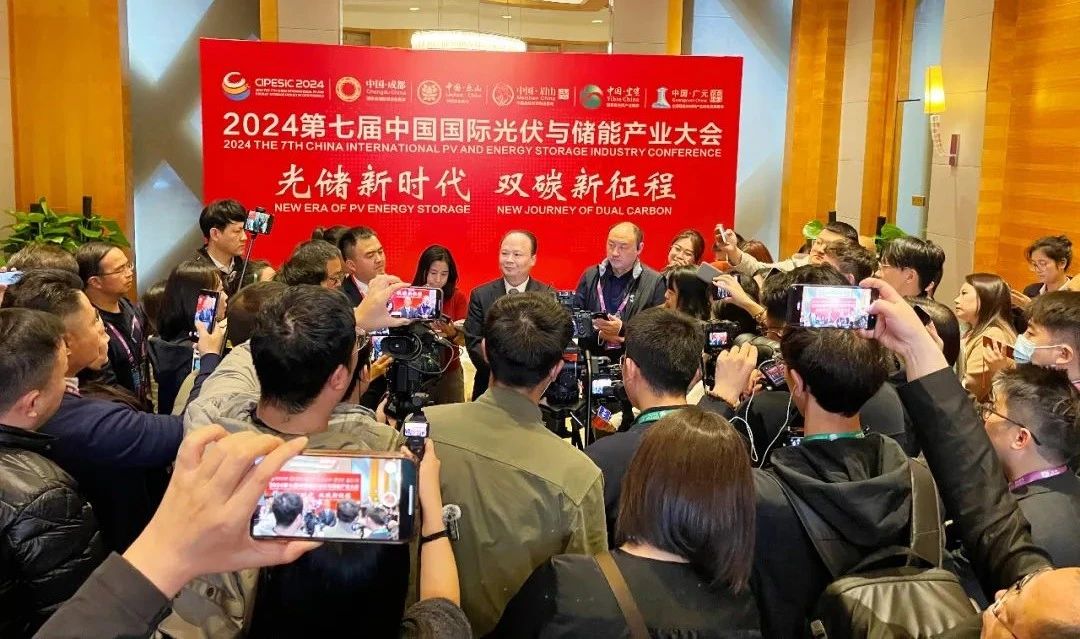 b6f112e55c6f161846443e149ca76731.jpg b6f112e55c6f161846443e149ca76731.jpg