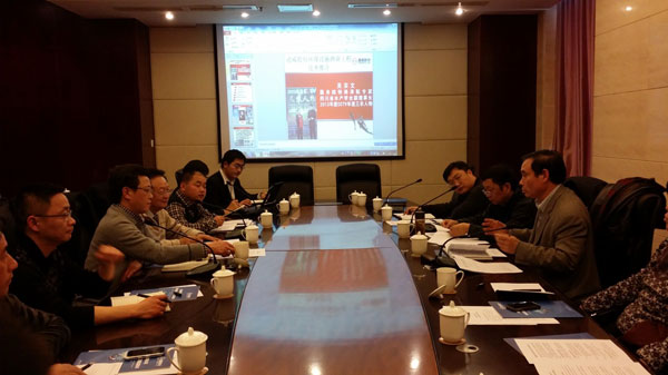 設施漁業(yè)工程研究所和農(nóng)業(yè)部漁業(yè)局、省水產(chǎn)局等領導座談“365模式”之底排污、網(wǎng)箱魚體排泄物回收技術。